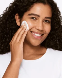 تصویر تست محصول تونر کلینیک شماره ۳ مخصوص پوست‌های چرب و مختلط Clinique Clarifying Lotion 3