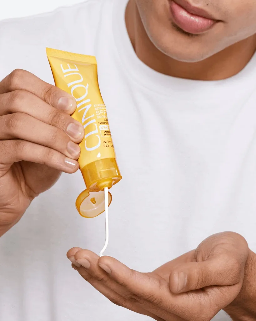 ضد آفتاب بی‌رنگ کلینیک مدل Solar Smart SPF50