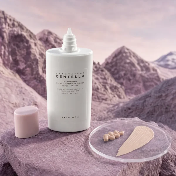 ضد آفتاب سنتلا اسکین ۱۰۰۴ مدل Poremizing Velvet Finish SPF50+ حجم ۵۰ میلی‌لیتر - تصویر محصول