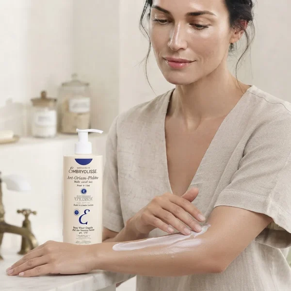 استفاده از شیرکرم امبریولیس Fluid+ برای مرطوب‌کردن پوست بدن